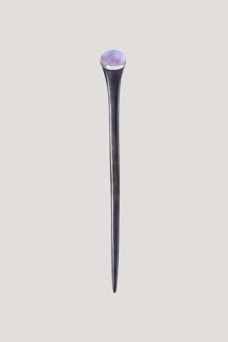 Palo para el pelo con cuarzo rosa y plata Palo para el pelo con cuarzo rosa y plata. ¡Dulzura y serenidad en tus recogidos!