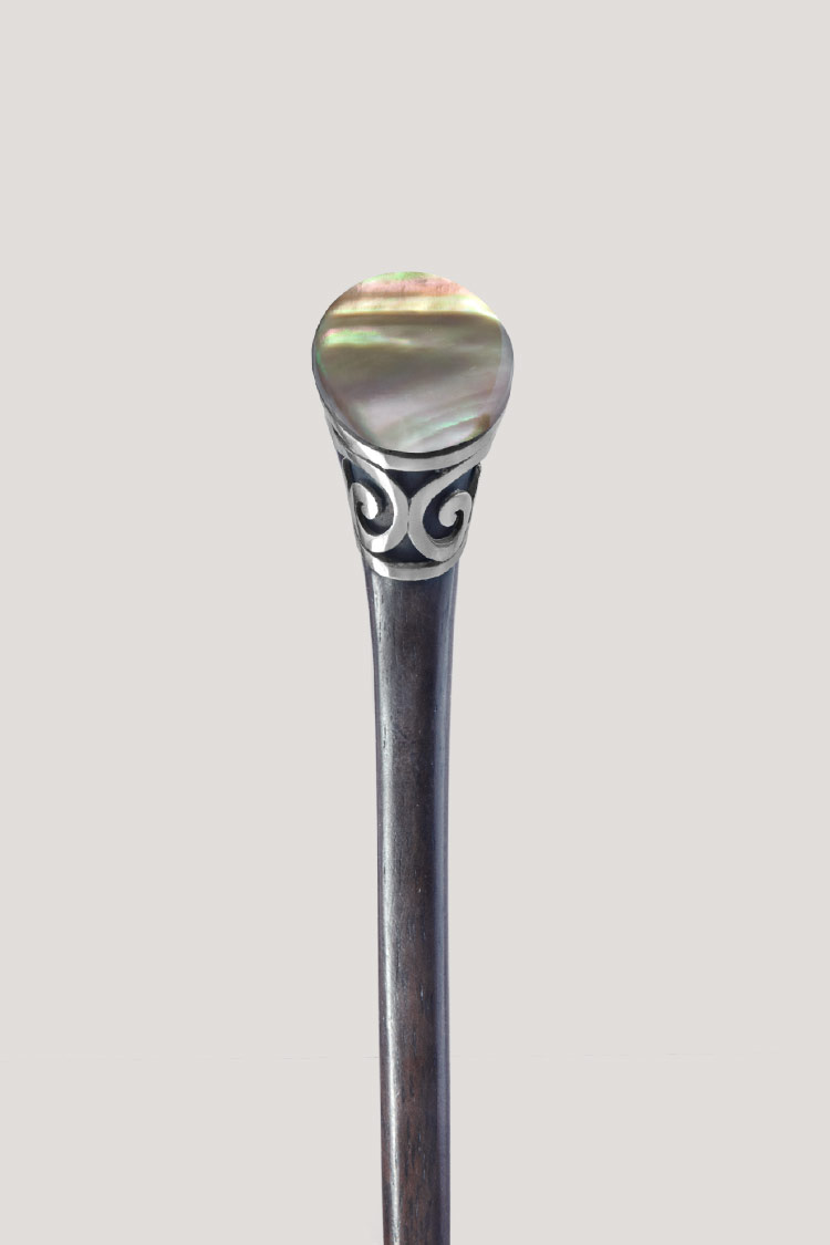 Palo para el pelo con madreperla y acero. Palo para el pelo con madreperla y acero. ¡Armonía y vida en tus peinados!