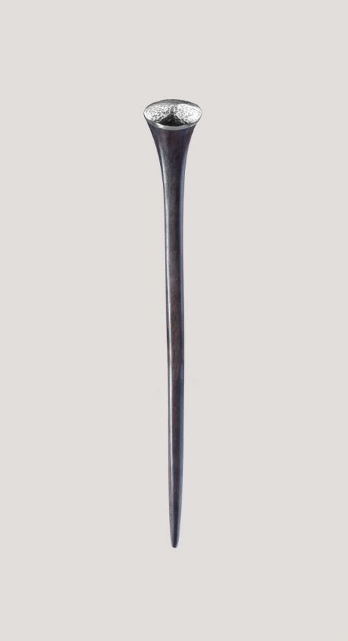 palo para el pelo madera y plata