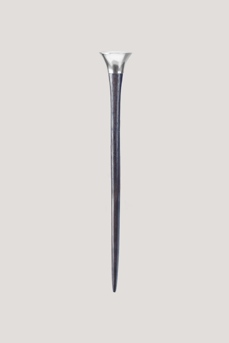 Palo para el pelo con plata. Palo para el pelo con plata. ¡Luce un moño minimal y elegante!
