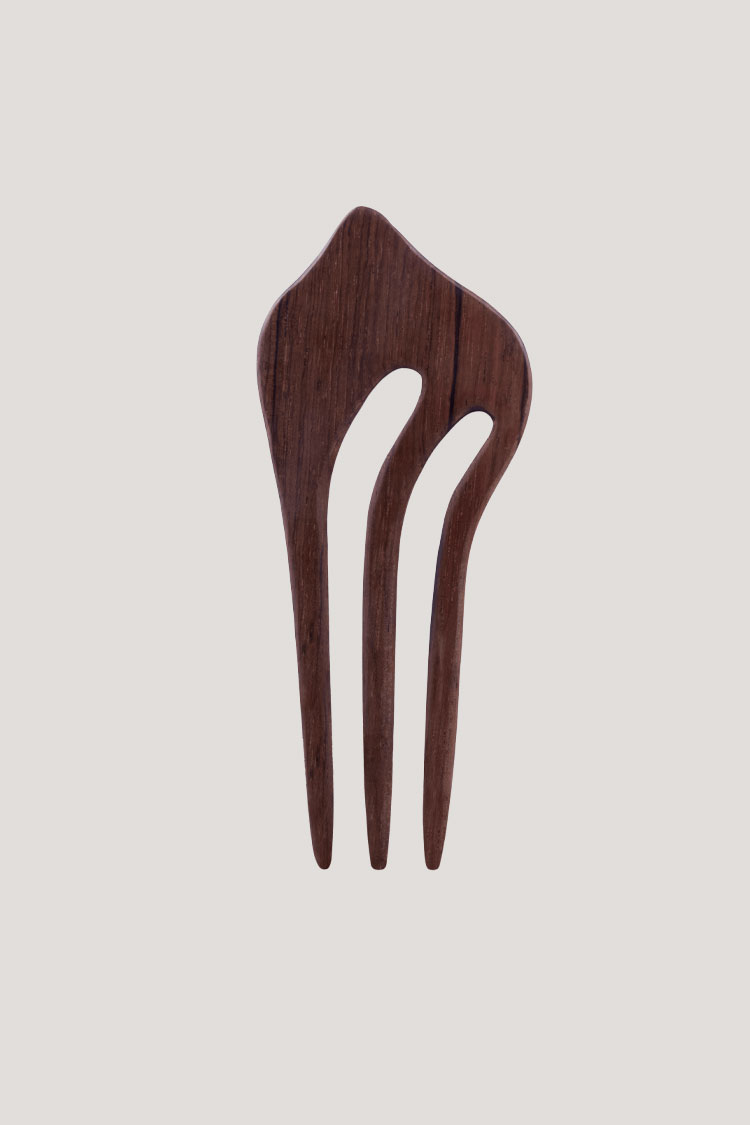 gancho de madera triple peineta de madera triple esta hecha de madera de rosa